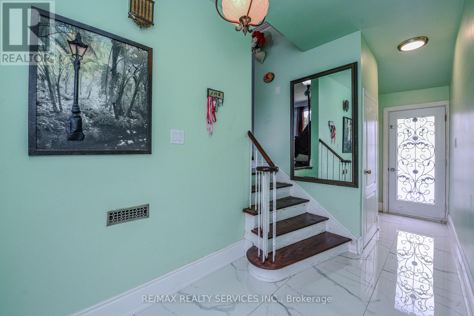 383 Bartley Bull Parkway, Brampton, Ontario  L6W 2M1 - Photo 4 - W12138601