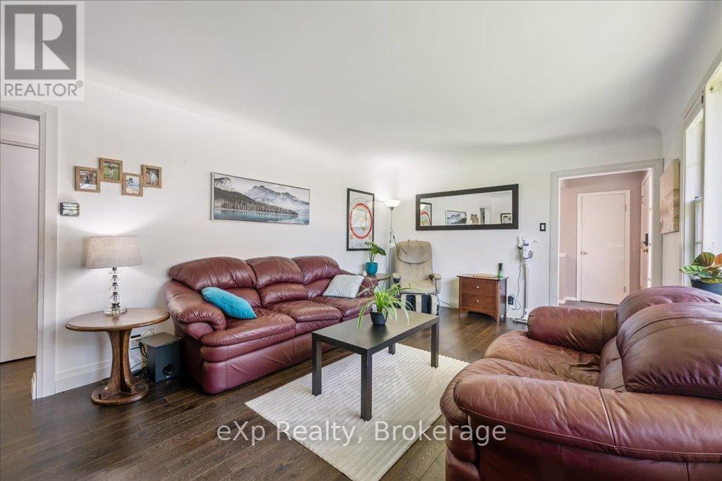 12 Lincoln Crescent, Guelph, Ontario  N1E 1Y8 - Photo 10 - X12139235