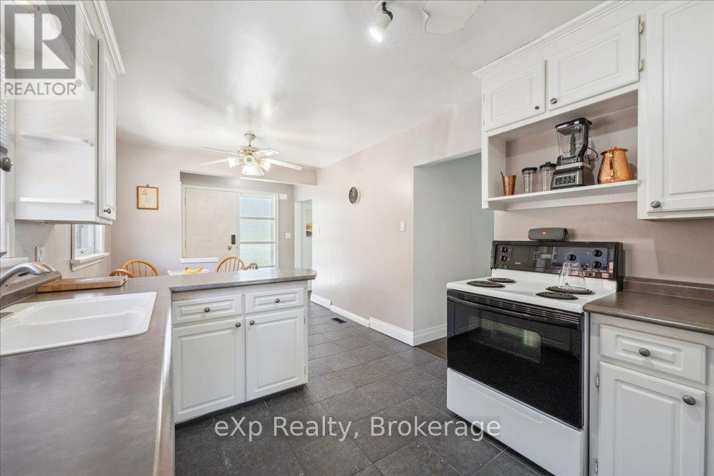 12 Lincoln Crescent, Guelph, Ontario  N1E 1Y8 - Photo 15 - X12139235