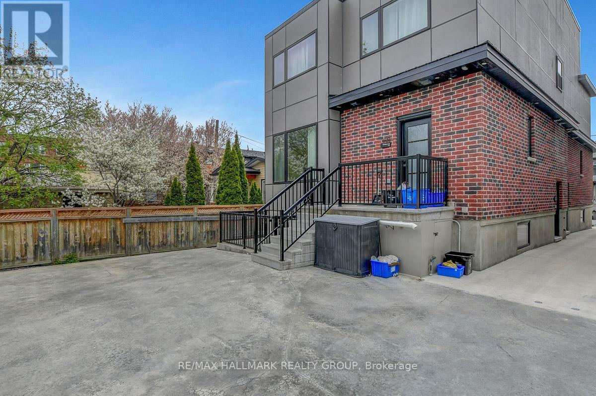 359 Whitby Avenue, Ottawa, Ontario  K2A 0B3 - Photo 33 - X12139241