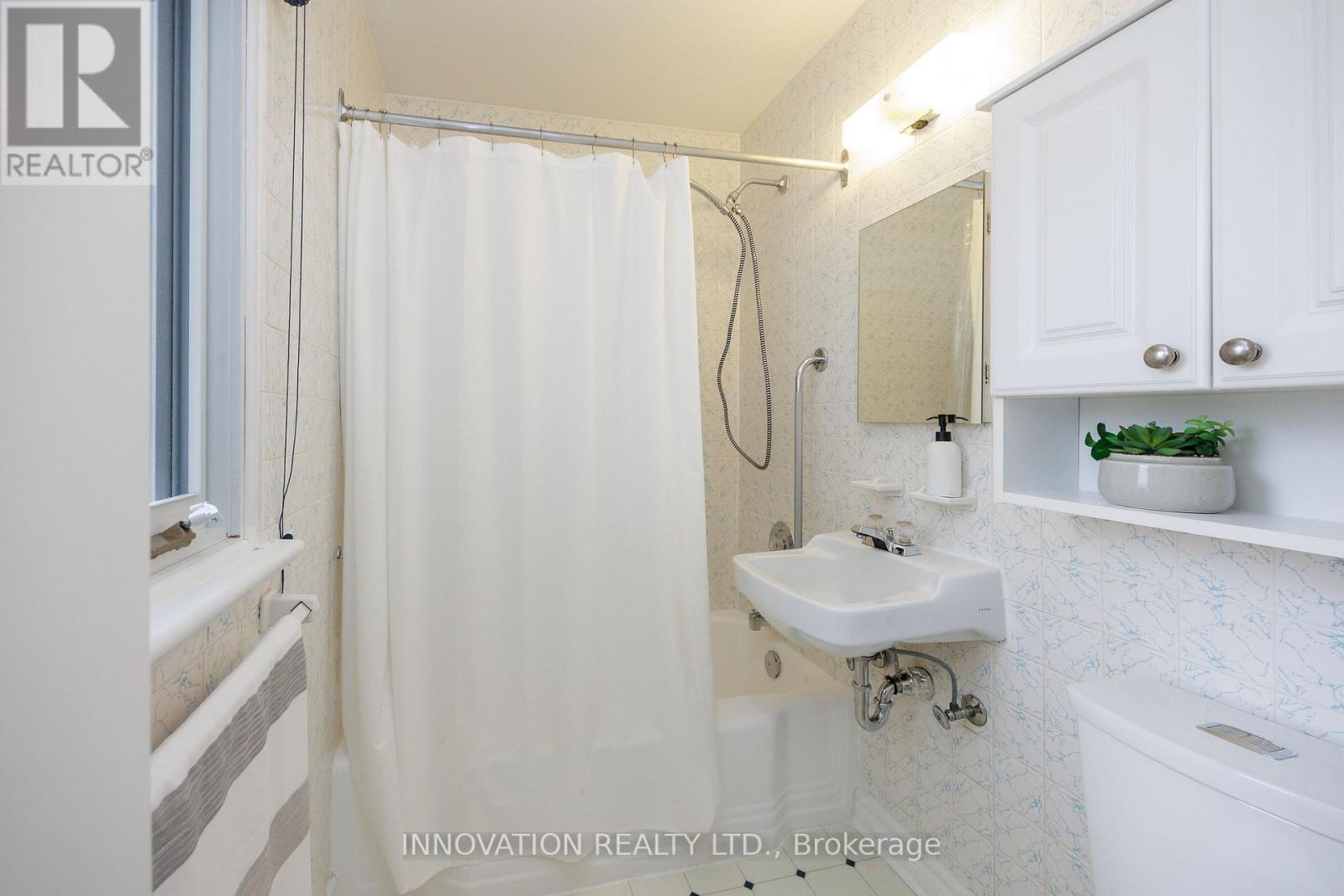 1013 Stormont Street, Ottawa, Ontario  K2C 0N1 - Photo 21 - X12139254