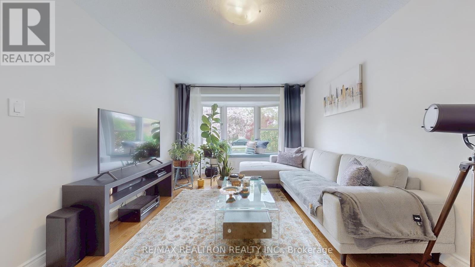214 Stephen Street, Richmond Hill, Ontario  L4C 5P1 - Photo 4 - N12139261
