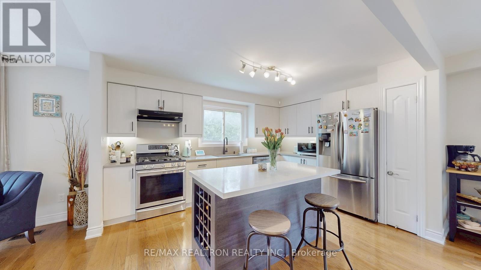 214 Stephen Street, Richmond Hill, Ontario  L4C 5P1 - Photo 9 - N12139261