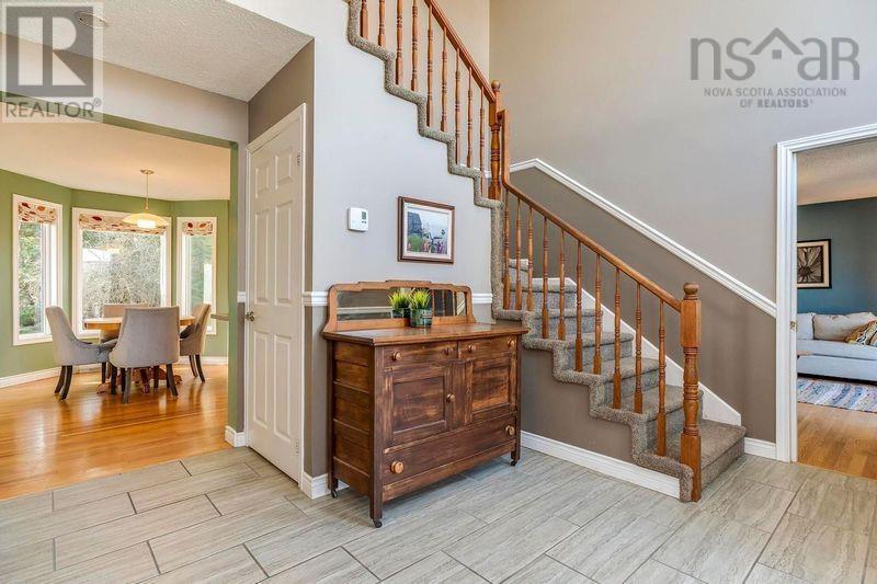 Property at 102 Millrun Crescent image 3