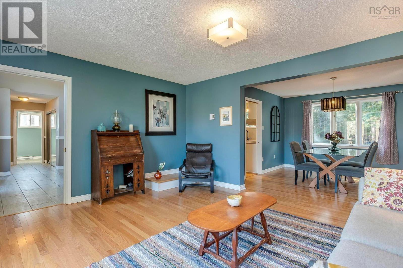 Property at 102 Millrun Crescent image 5