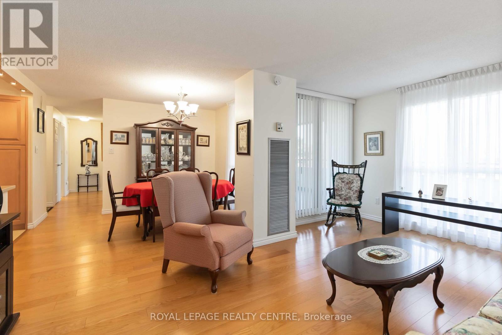 310 - 1300 Mississauga Valley Boulevard, Mississauga, Ontario  L5A 3S8 - Photo 9 - W12139258