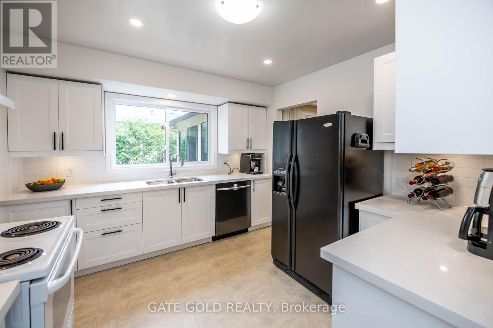 122 Forest Hill Road, Grimsby, Ontario  L3M 1A3 - Photo 8 - X12139244