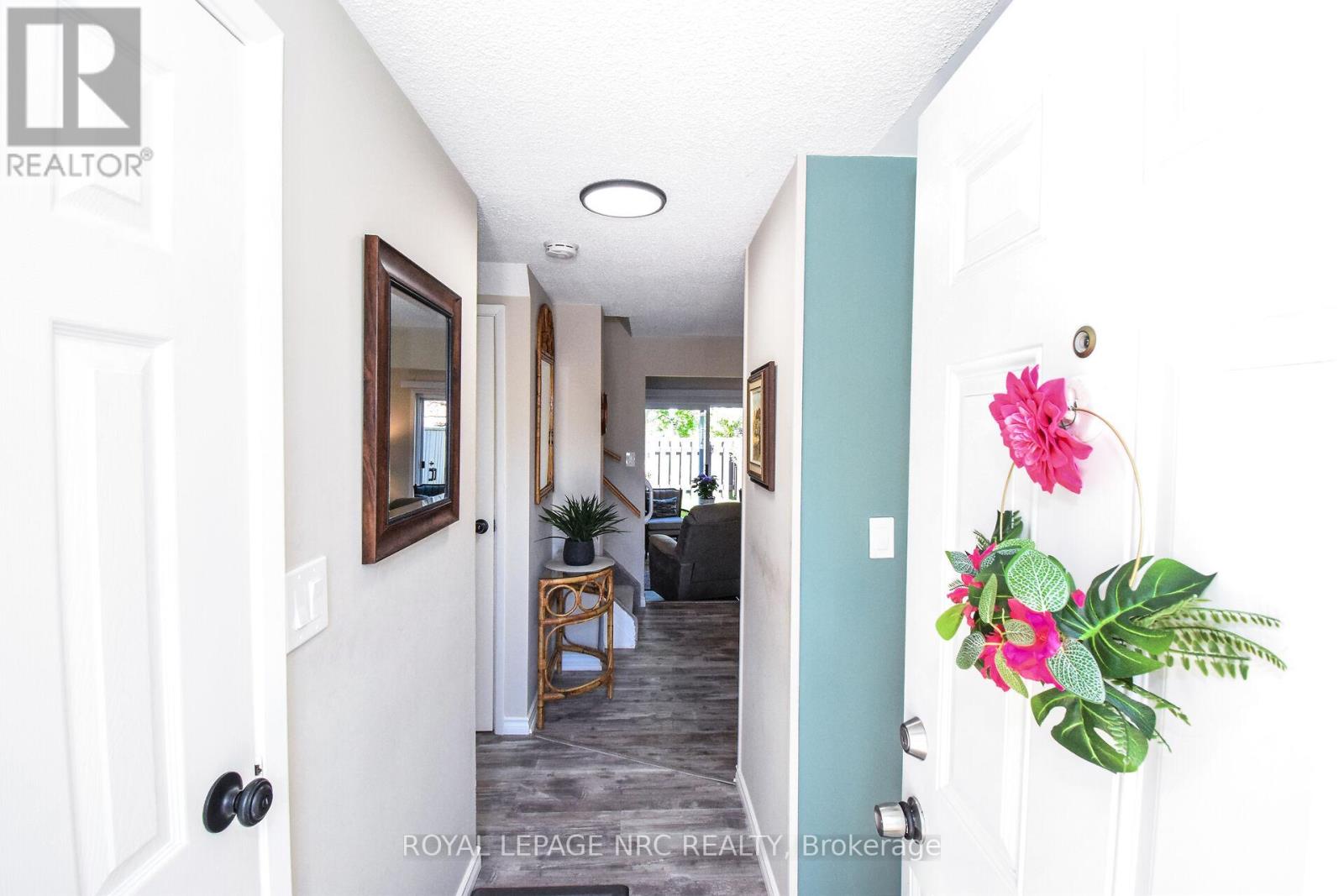 Property at 9 - 50 LAKESHORE ROAD image 3