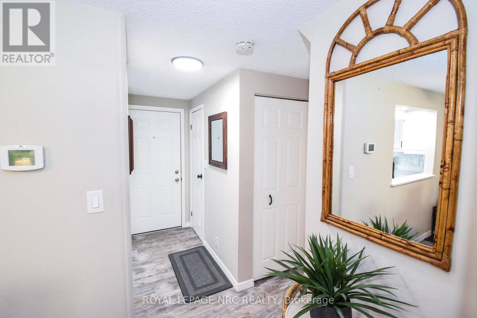 Property at 9 - 50 LAKESHORE ROAD image 4