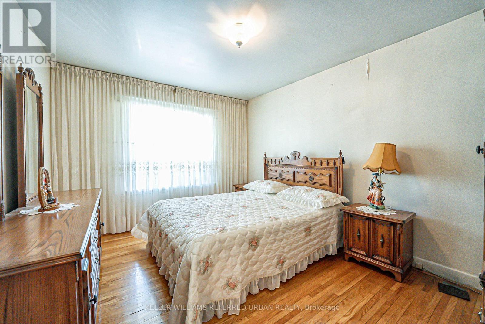 245 Falstaff Avenue, Toronto, Ontario  M6L 2G3 - Photo 12 - W12130819