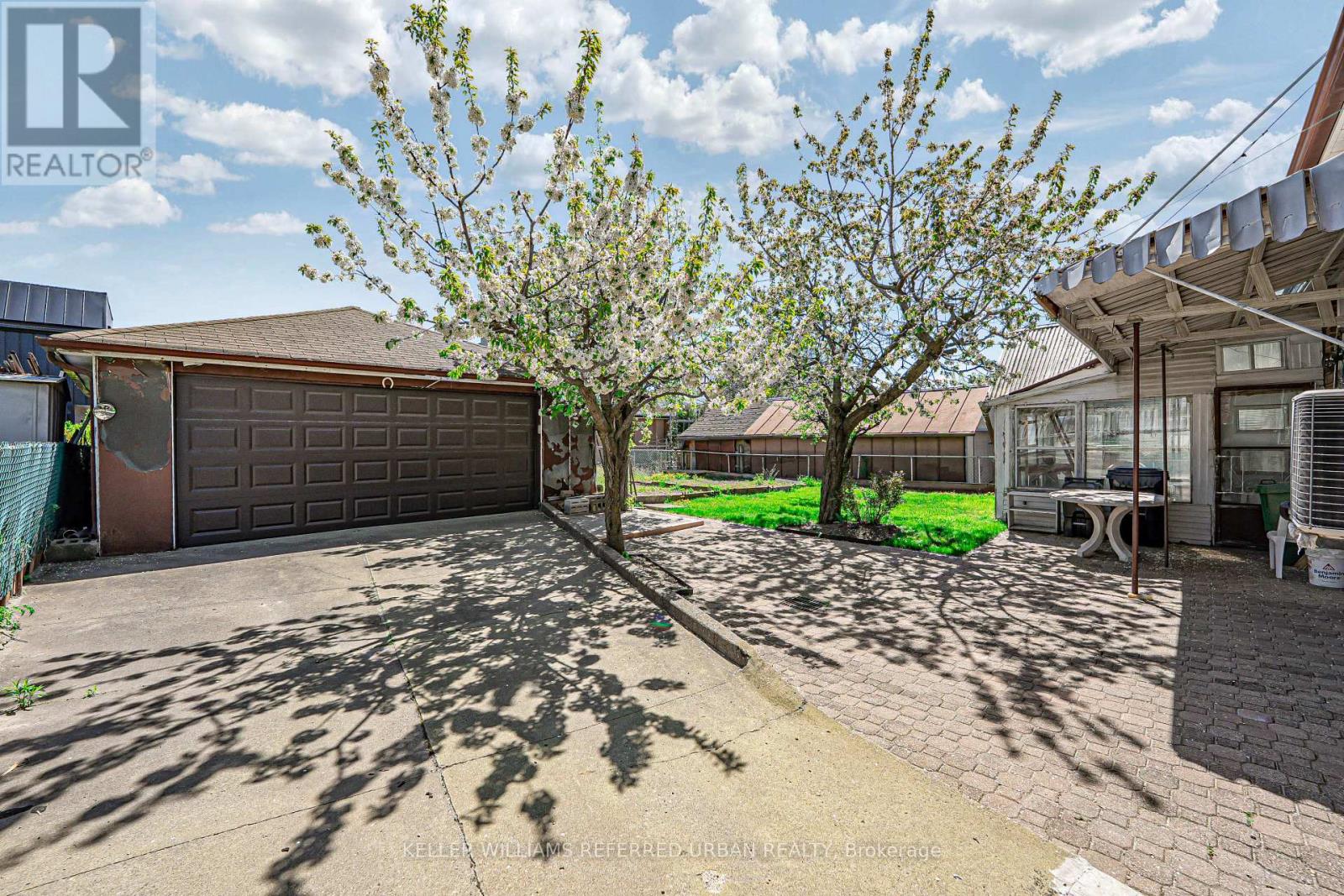 245 Falstaff Avenue, Toronto, Ontario  M6L 2G3 - Photo 23 - W12130819