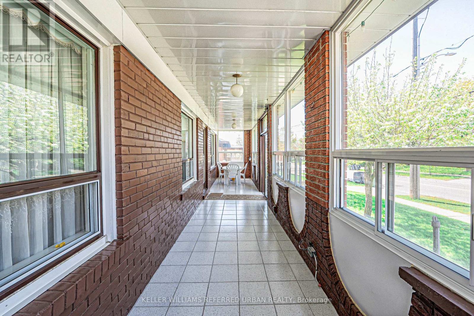245 Falstaff Avenue, Toronto, Ontario  M6L 2G3 - Photo 3 - W12130819