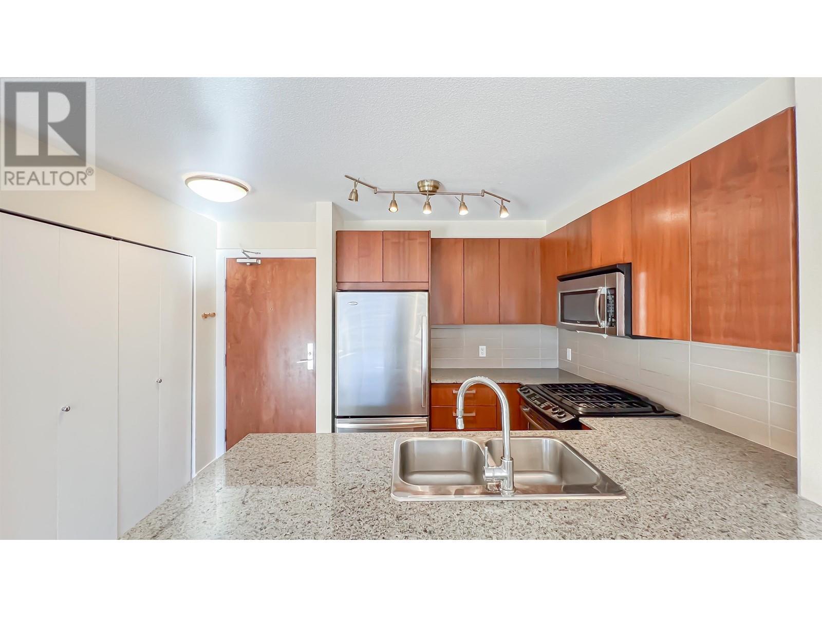 213 5885 Irmin Street, Burnaby, British Columbia  V5J 0C2 - Photo 4 - R3001076