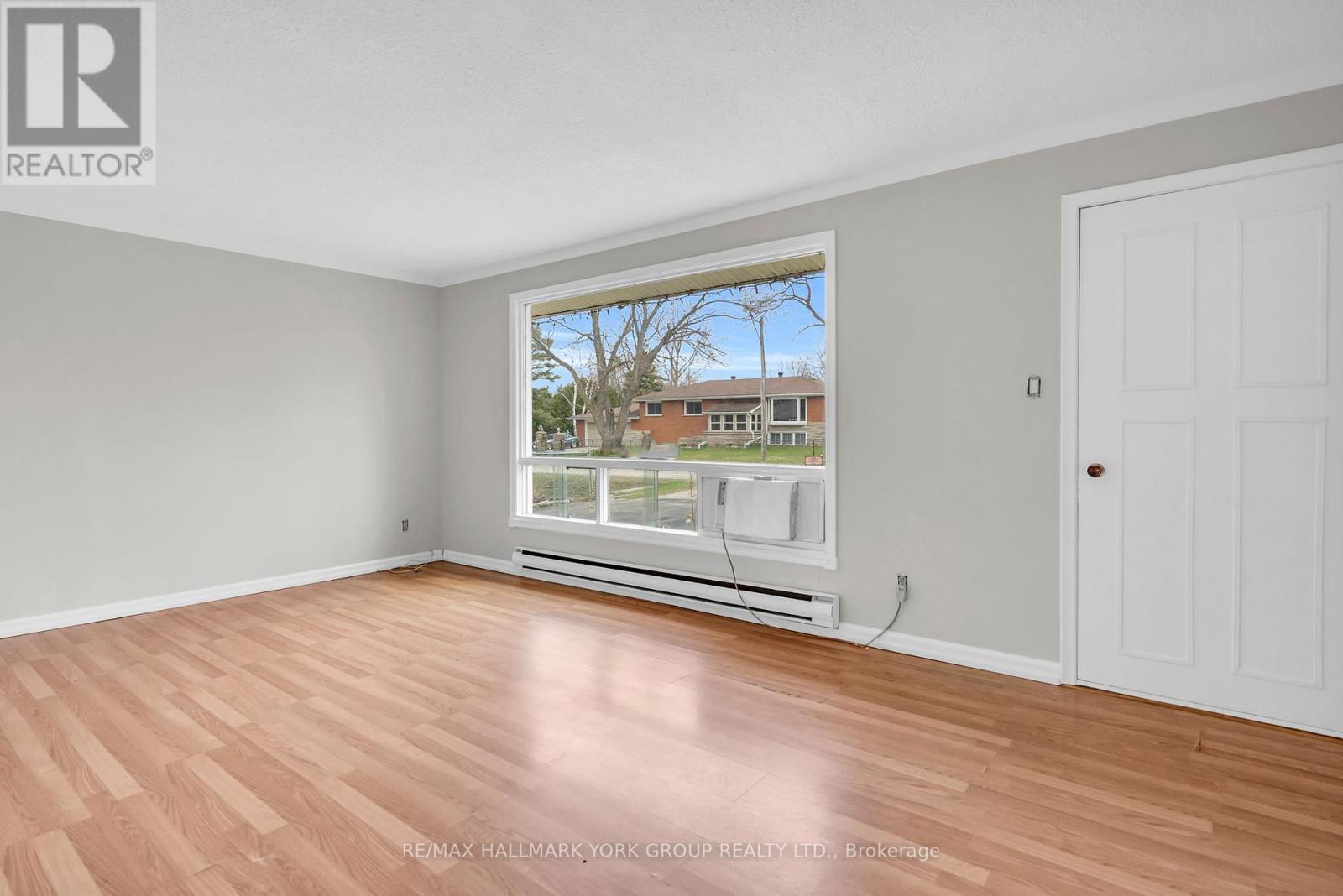 92 Cronsberry Road, Georgina, Ontario  L0E 1N0 - Photo 5 - N12139274