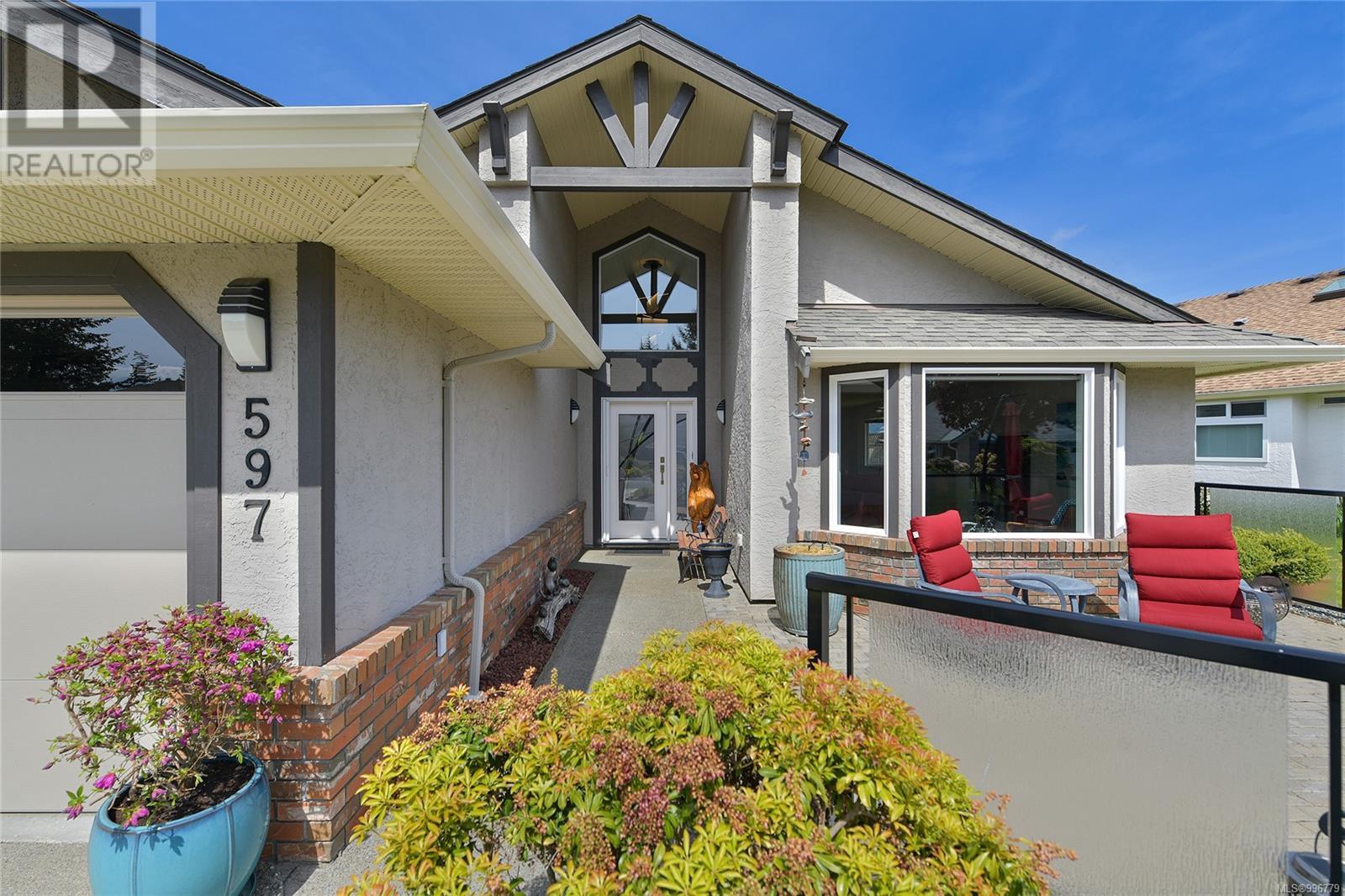 Property at 597 Pine Ridge Dr image 2