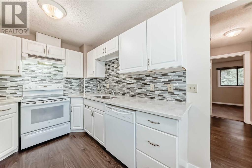 Property at 3102 109 Avenue SW image 3