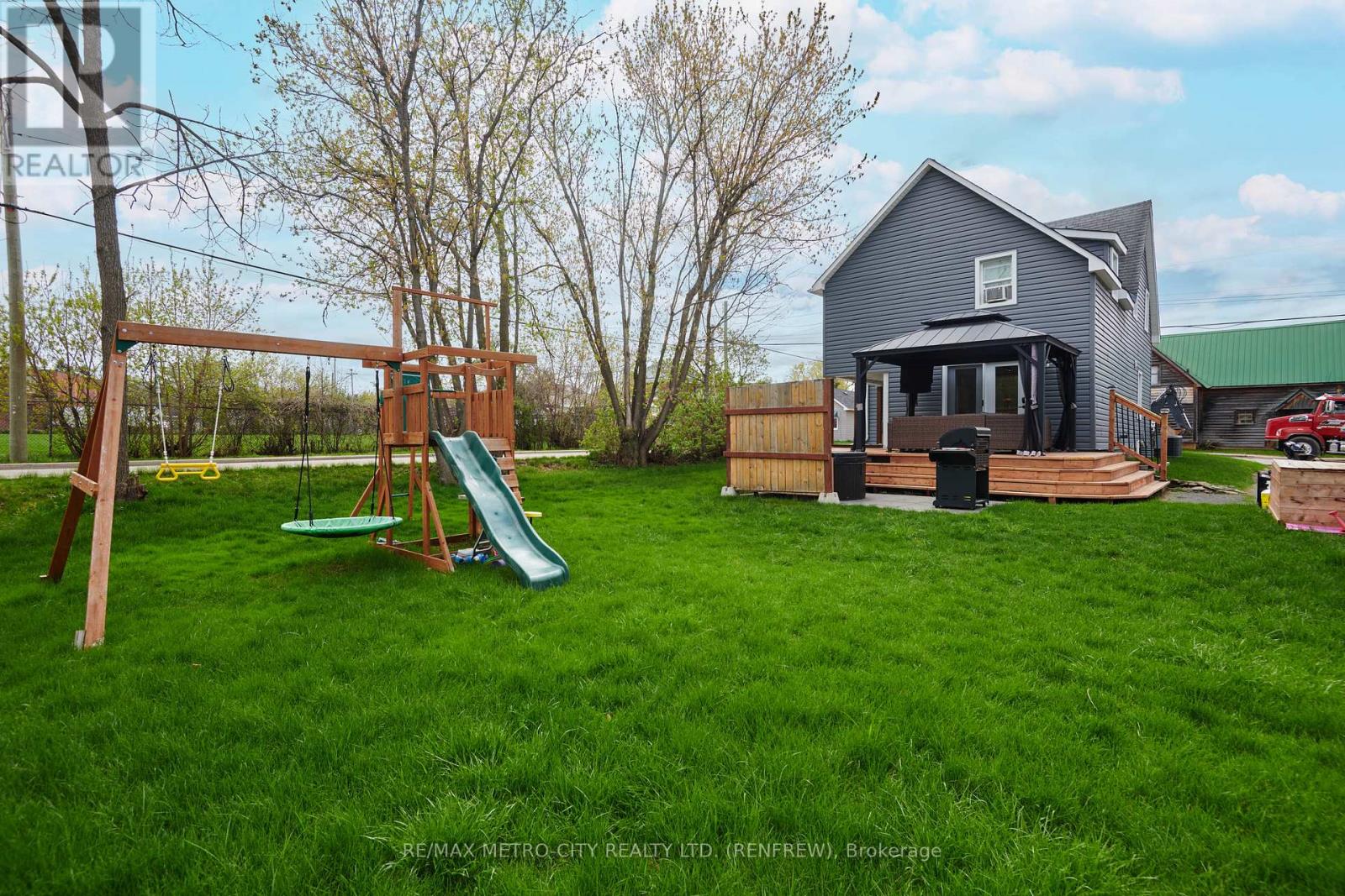 228 Arnprior Avenue, Renfrew, Ontario  K7V 3A1 - Photo 27 - X12139348