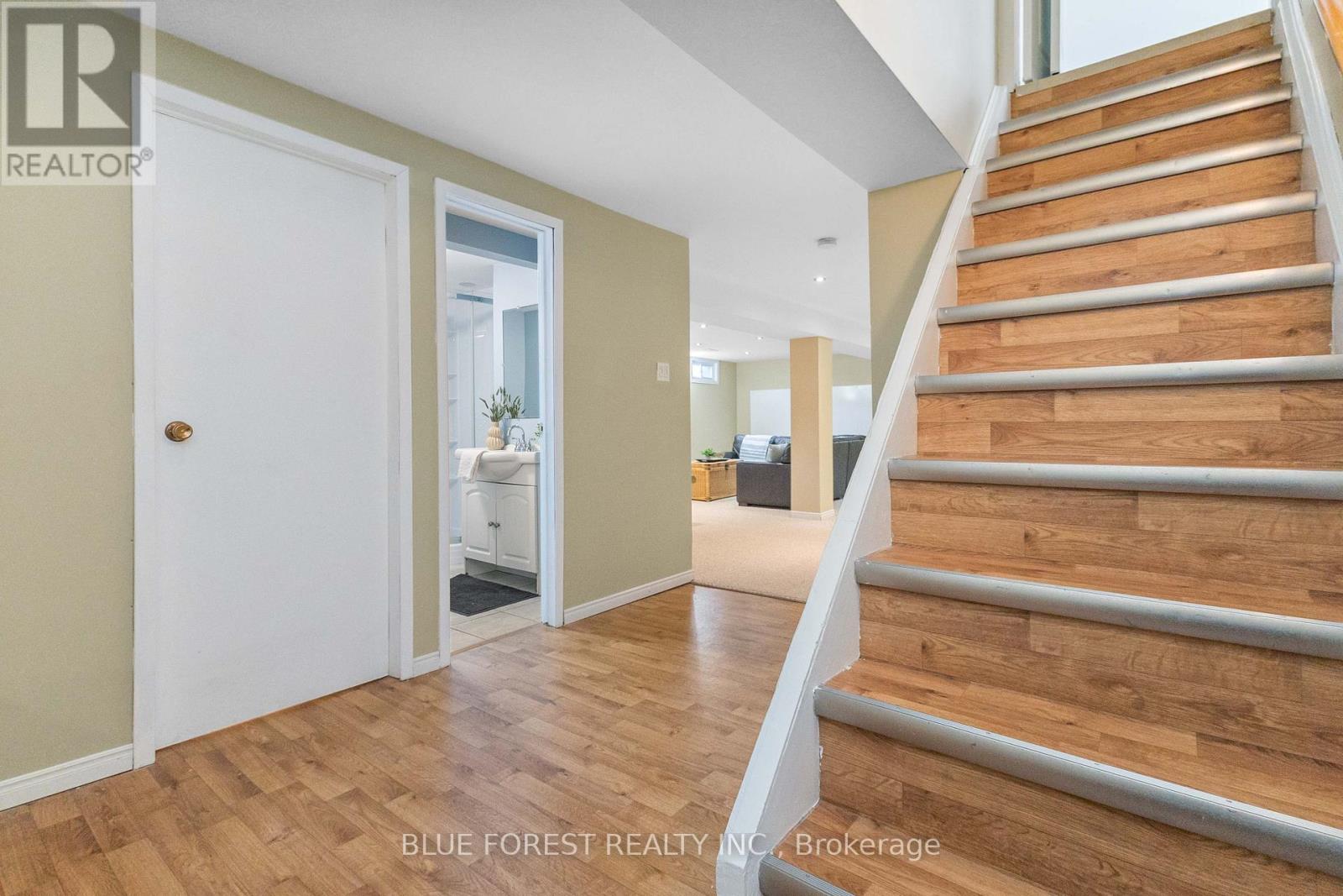 267 Millbank Drive, London South, Ontario  N6C 4W3 - Photo 32 - X12071937