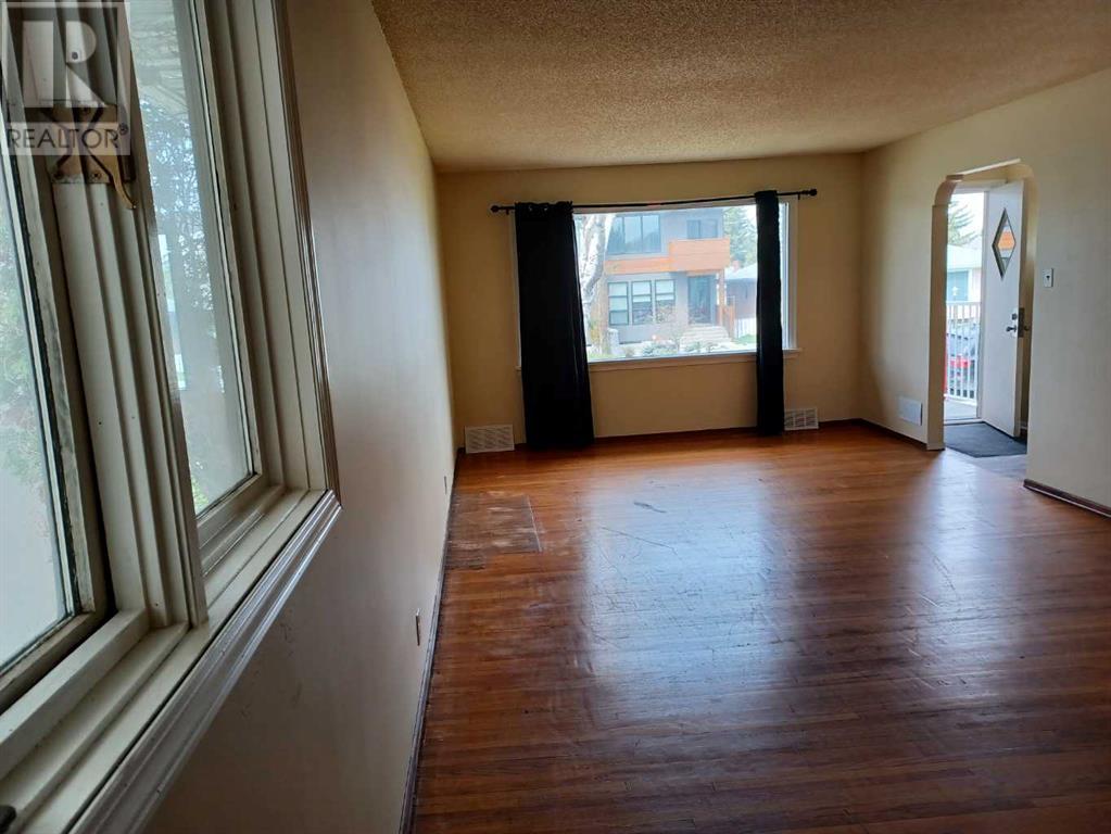 Property at 2039 37 Avenue SW image 4