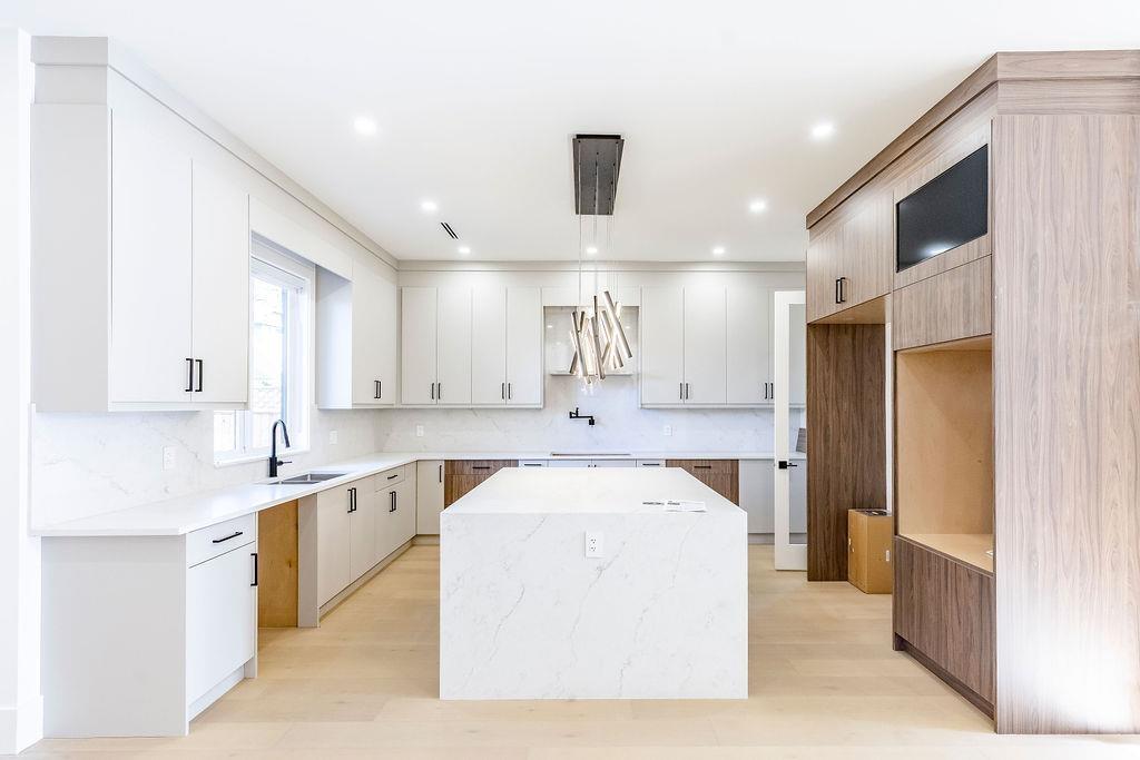 Property at 14963 20 AVENUE image 3
