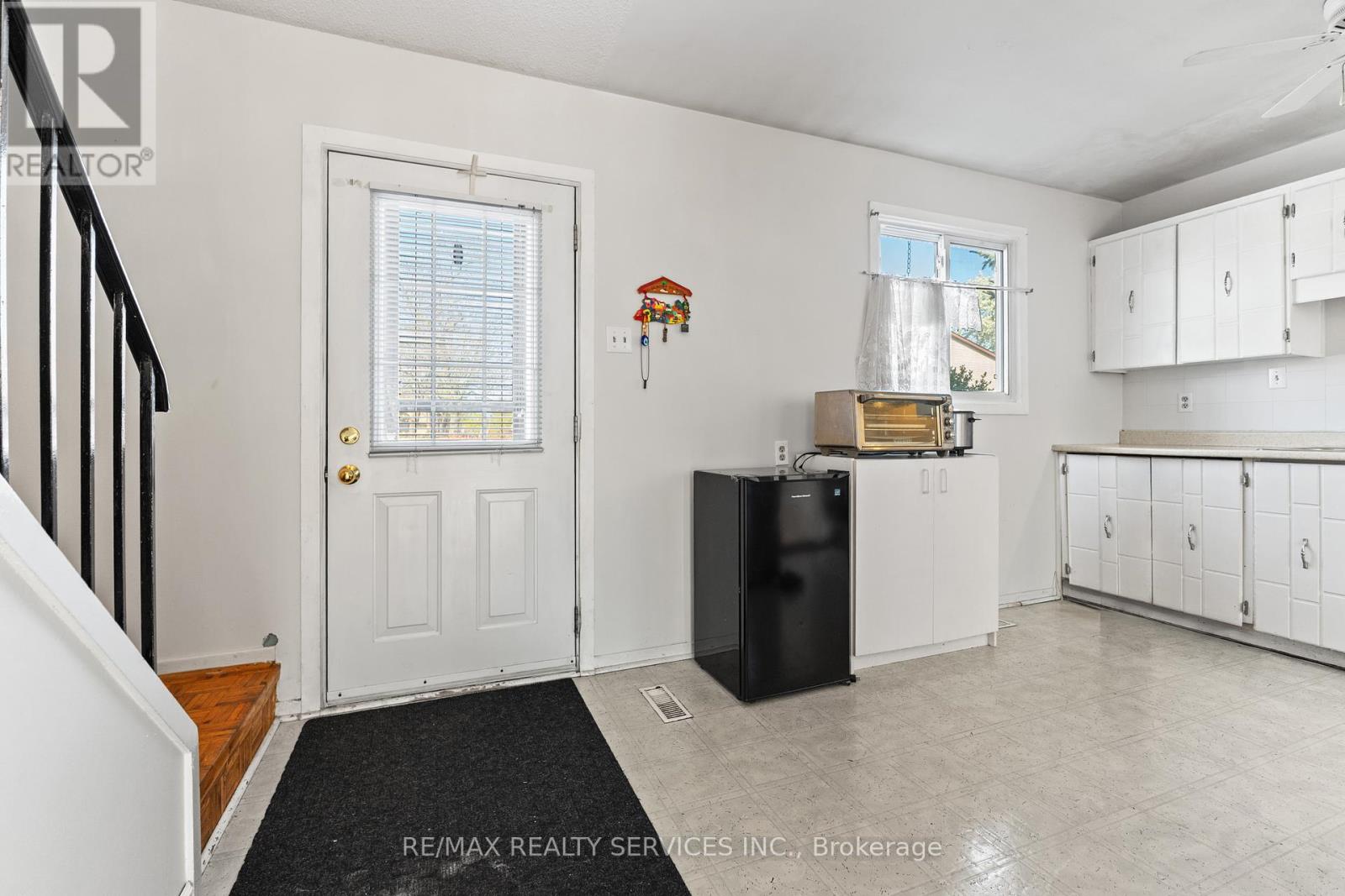 30 - 57 Hansen Road N, Brampton, Ontario  L6V 3C6 - Photo 8 - W12138909