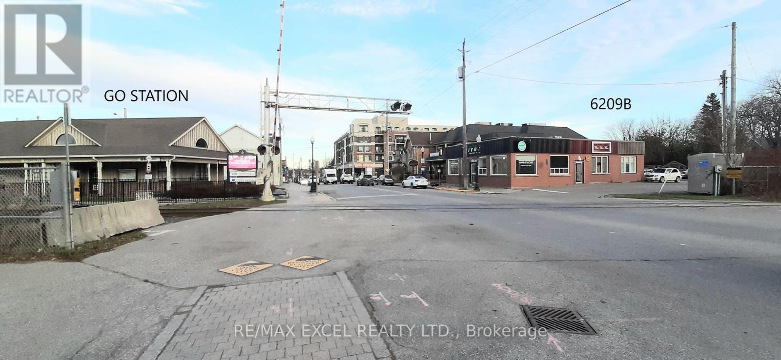 6209b Main Street, Whitchurch-Stouffville, Ontario  L4A 4H8 - Photo 2 - N12139346