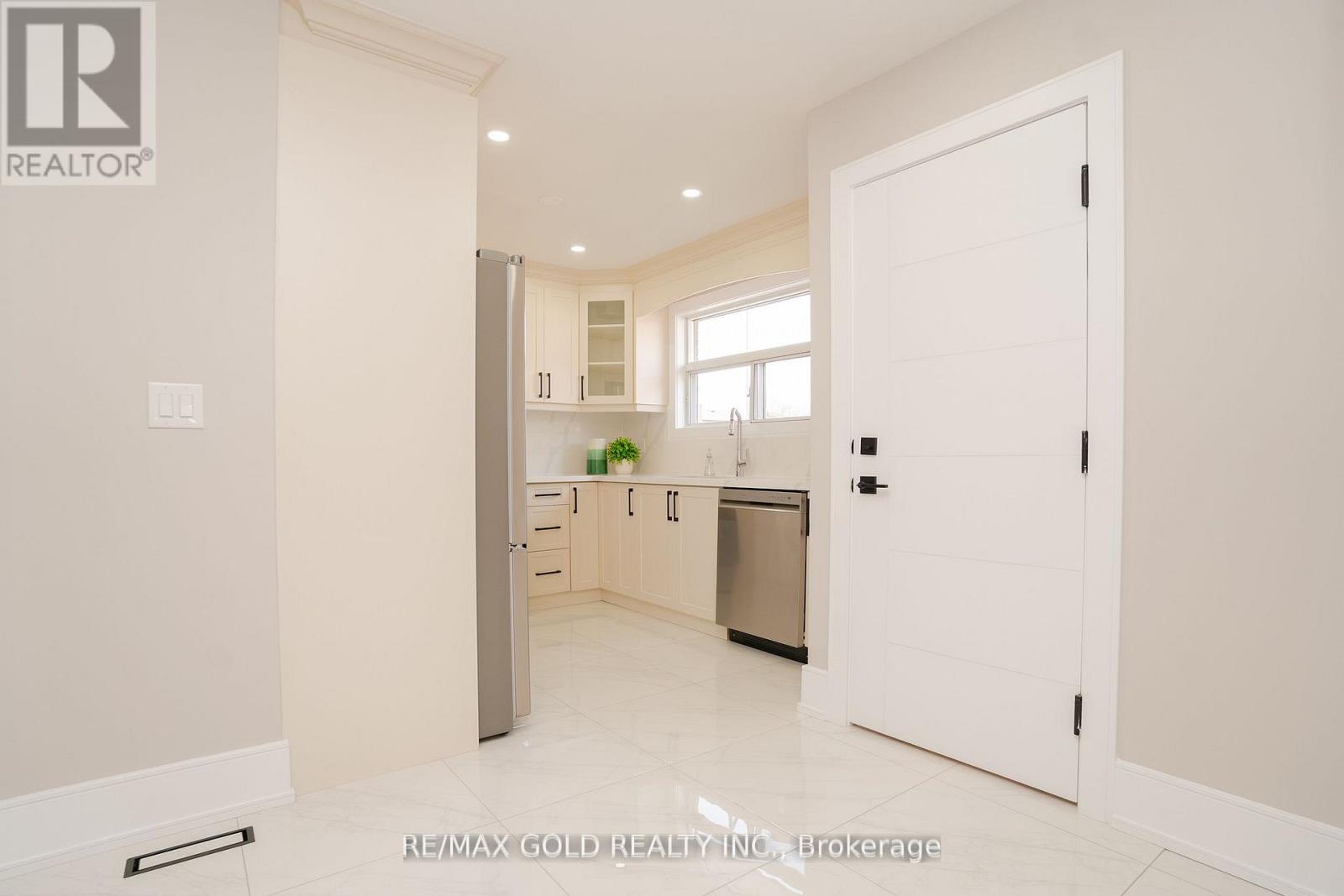 41 Danesbury Crescent, Brampton, Ontario  L6T 1T2 - Photo 10 - W12133931