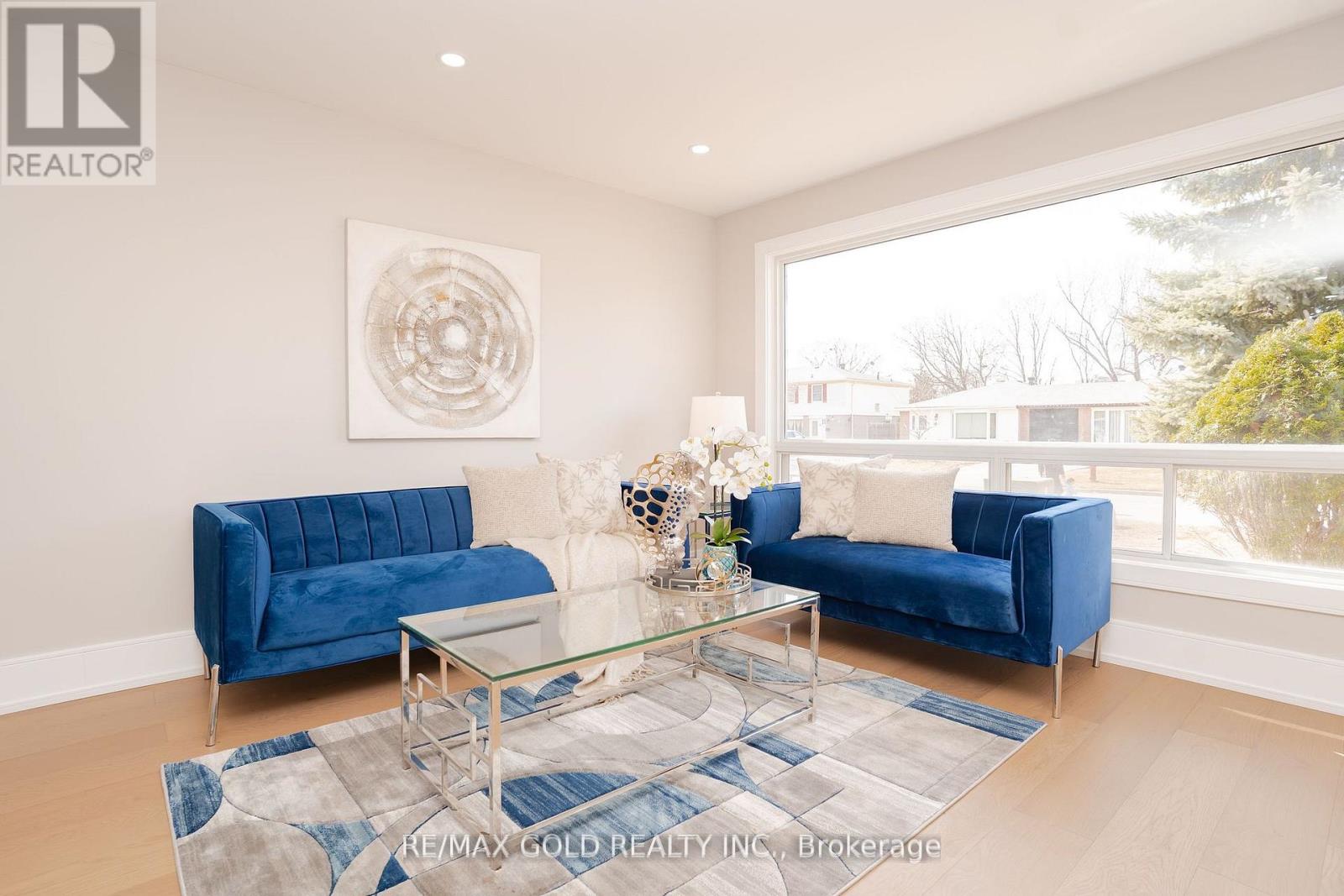 41 Danesbury Crescent, Brampton, Ontario  L6T 1T2 - Photo 4 - W12133931