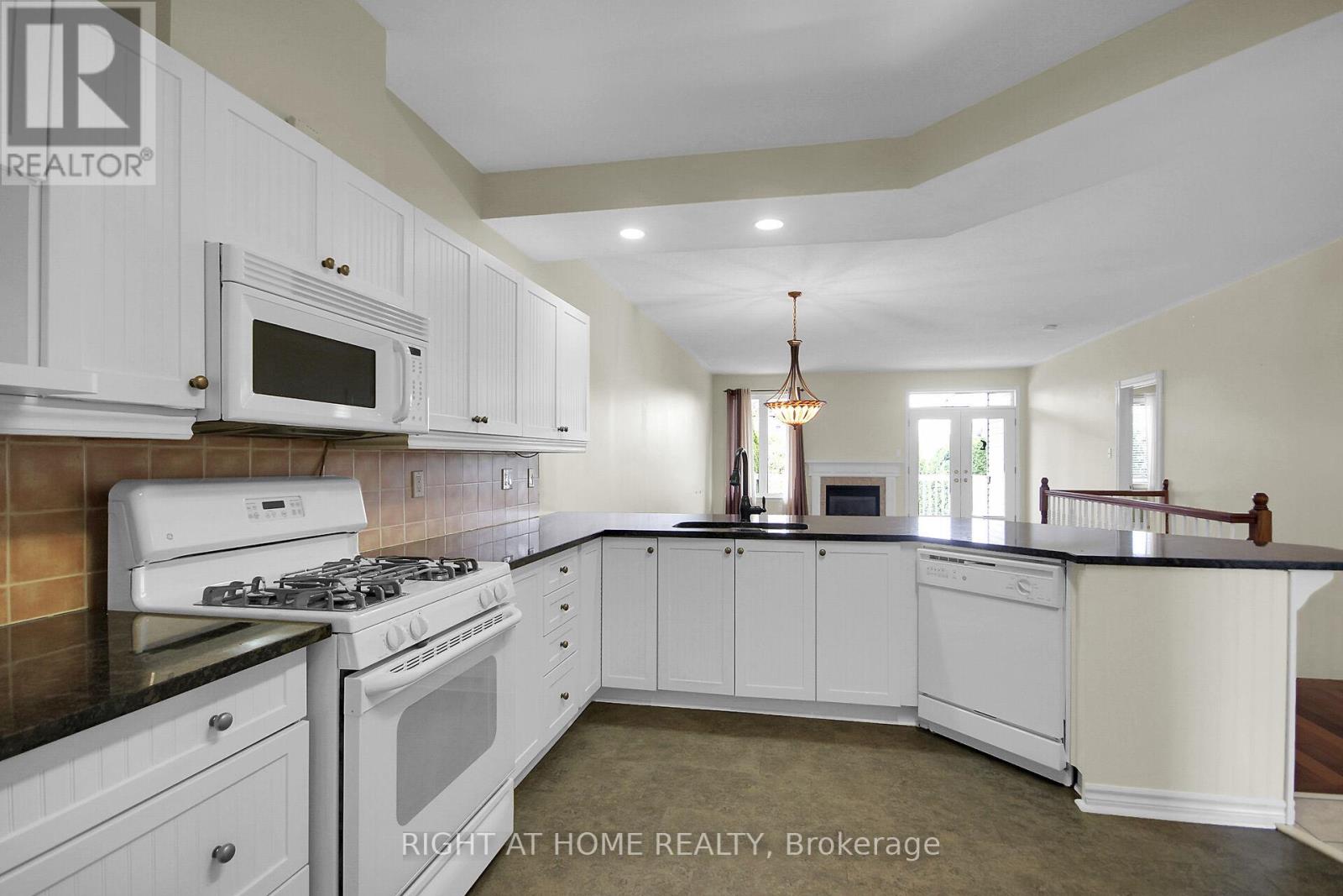 1 Eileen Crescent, Ottawa, Ontario  K2S 1M3 - Photo 17 - X12138923