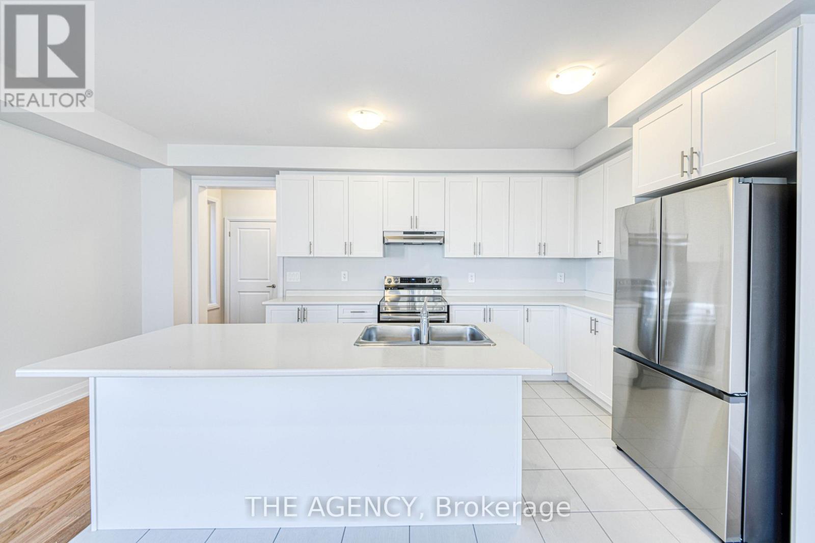 53 Butler Boulevard, Kawartha Lakes, Ontario  K9V 4R1 - Photo 4 - X12139340