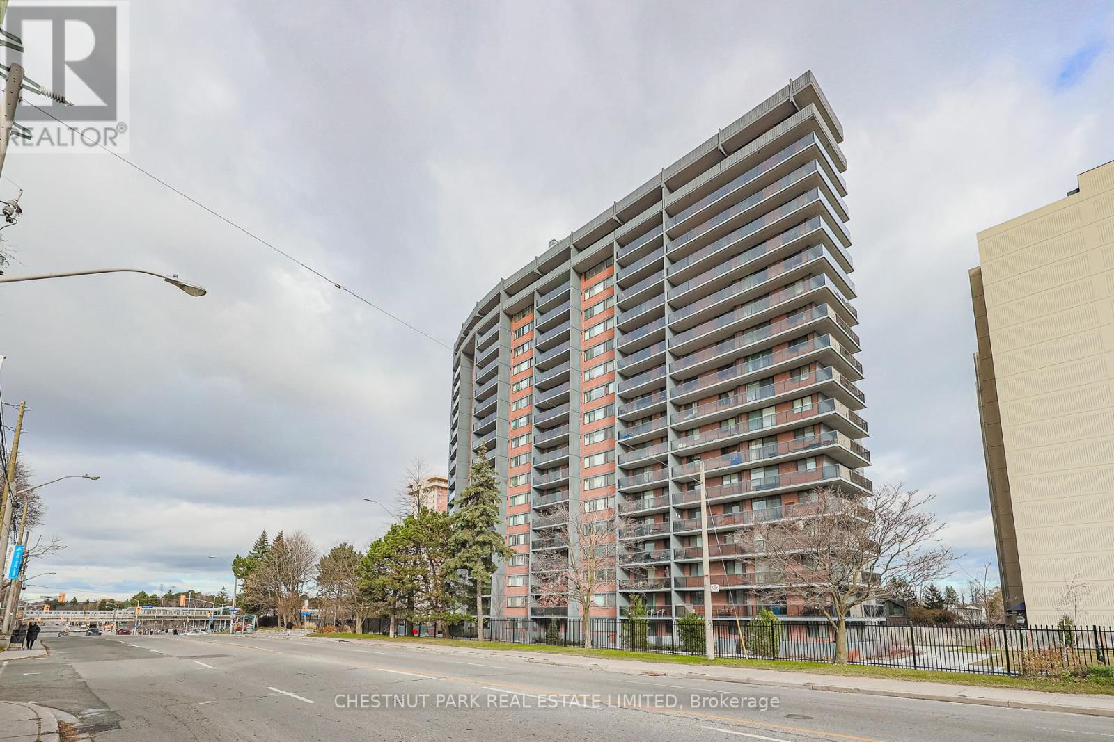 <div class="slider-price">$429,000</div><p>801 - 757 Victoria Park Avenue, Toronto, Ontario</p>