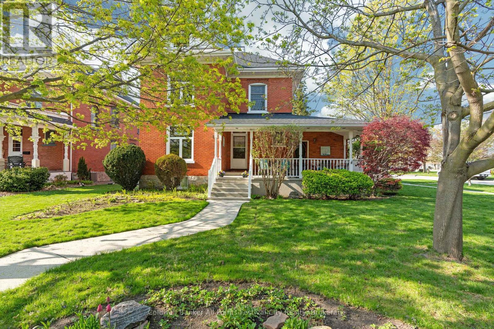 Property at 133 NELSON STREET E image 3