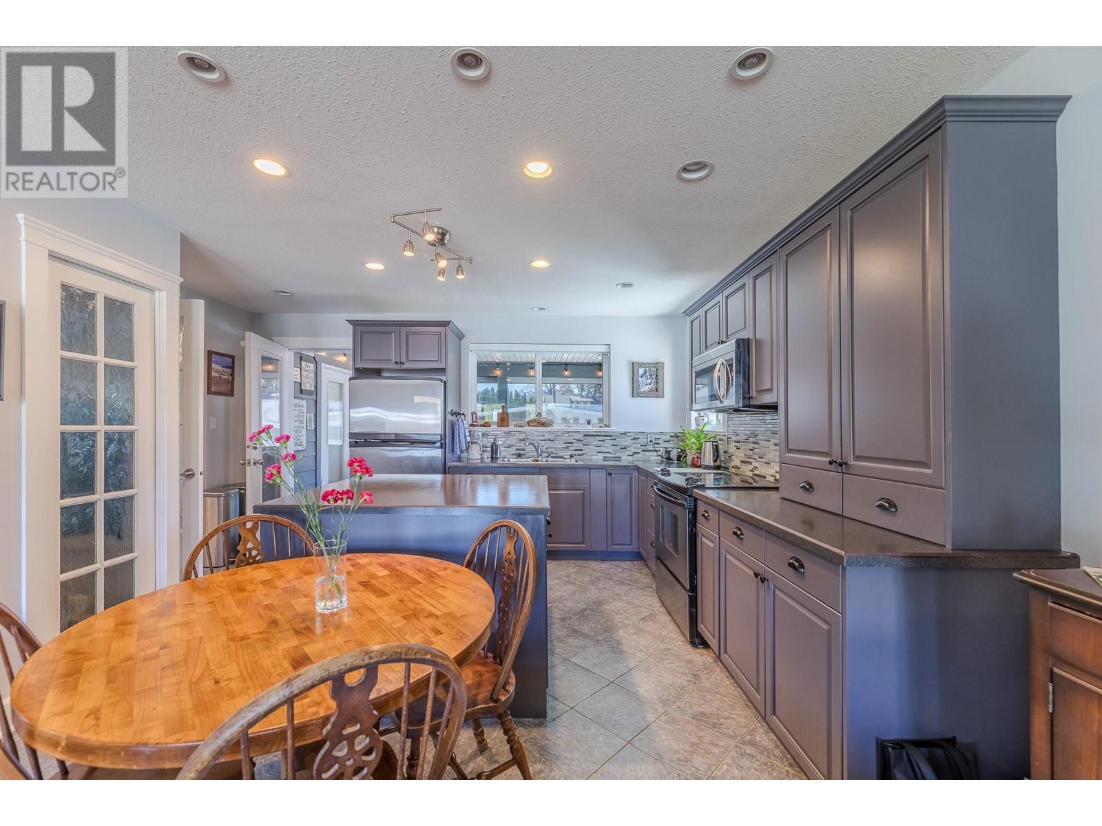 10507 Ritchie Street, Summerland, British Columbia  V0H 1Z0 - Photo 6 - 10346846