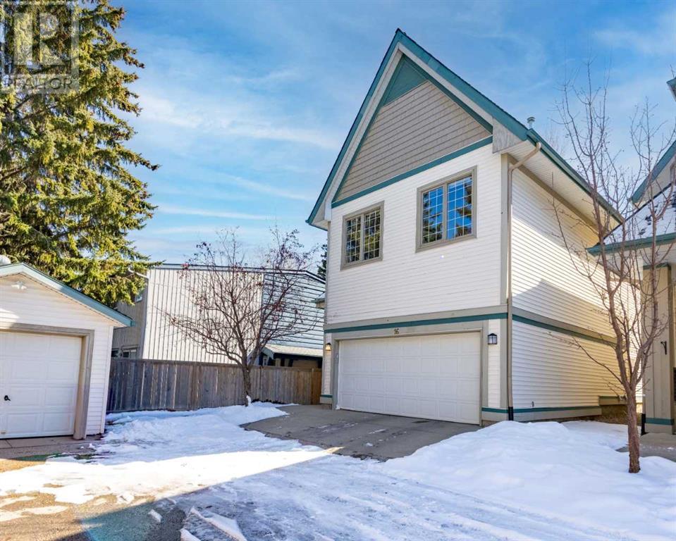 Property at 16 Varsity Estates Gardens NW image 1