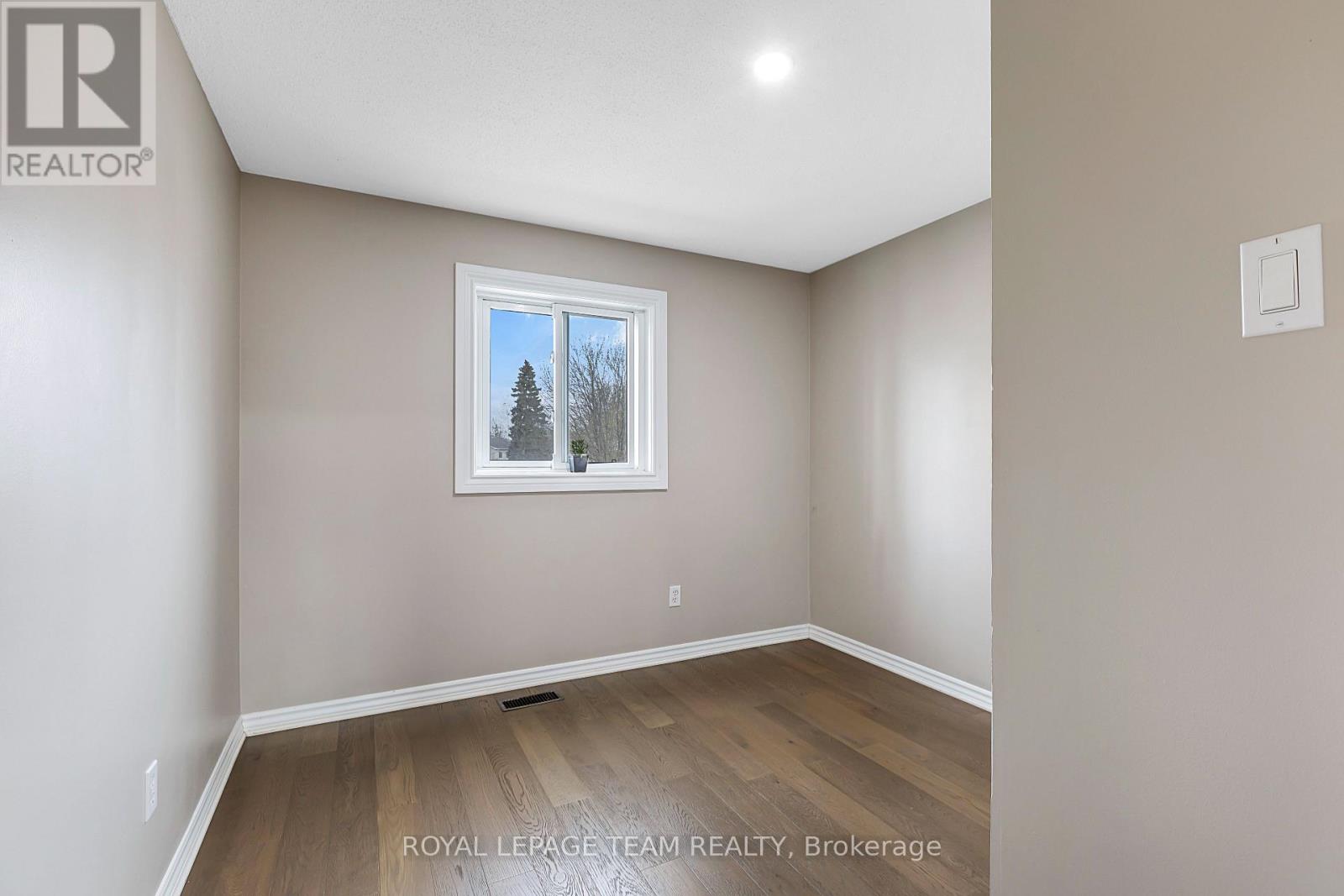 13 Morton Drive, Ottawa, Ontario  K2L 1W7 - Photo 16 - X12139424