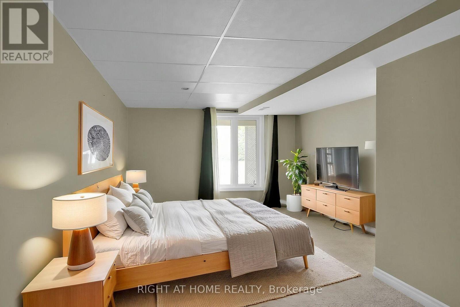 1 Eileen Crescent, Ottawa, Ontario  K2S 1M3 - Photo 10 - X12138923