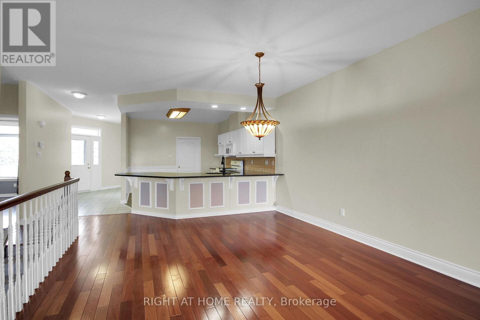 1 Eileen Crescent, Ottawa, Ontario  K2S 1M3 - Photo 3 - X12138923