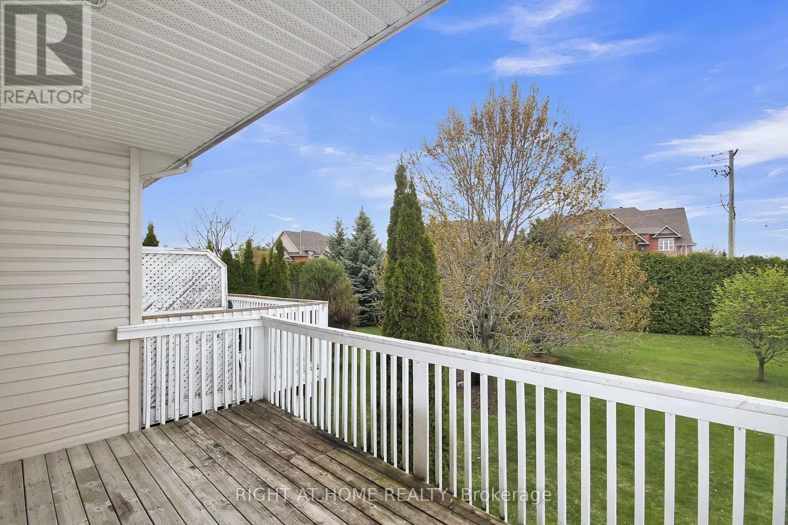 1 Eileen Crescent, Ottawa, Ontario  K2S 1M3 - Photo 7 - X12138923