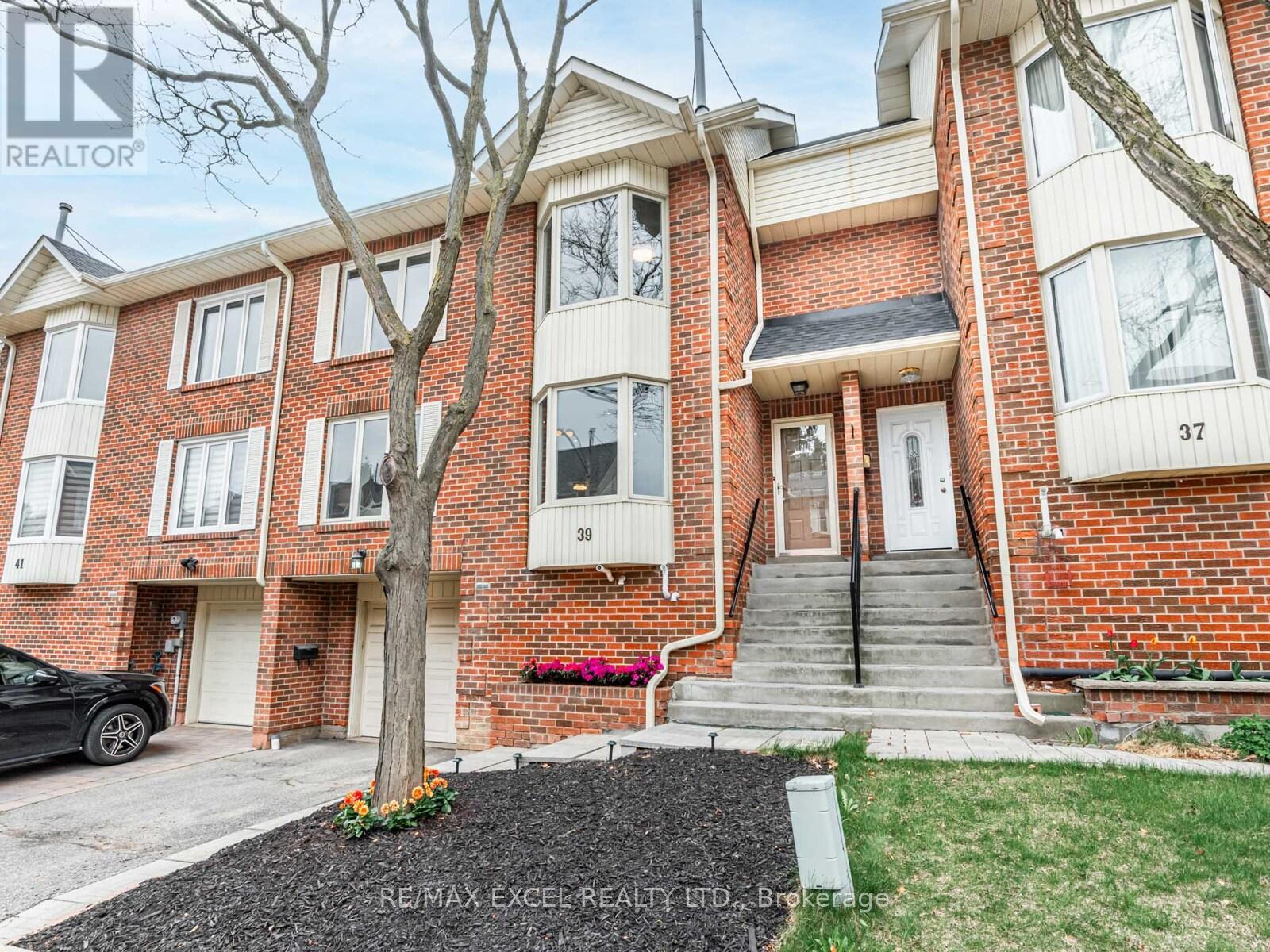 39 Protea Gardens, Toronto, Ontario  M2K 2W5 - Photo 2 - C12135978