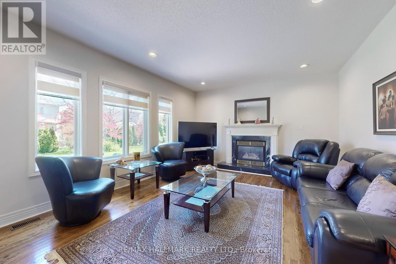 50 Yellow Birch Crescent, Richmond Hill, Ontario  L4B 3R4 - Photo 4 - N12139389