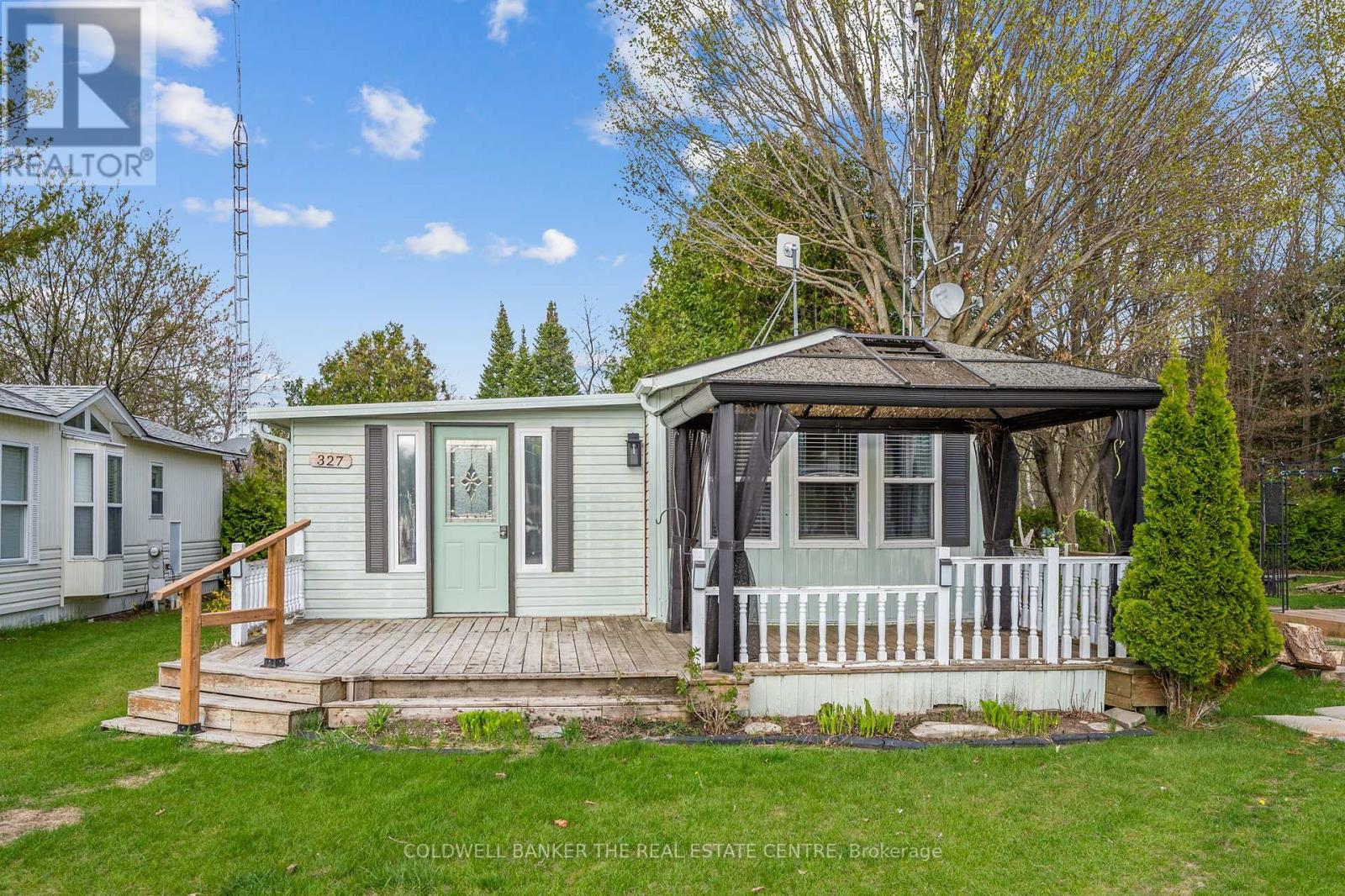 327 - 285 Crydermans Side Road, Georgina, Ontario  L0E 1A0 - Photo 1 - N12139420