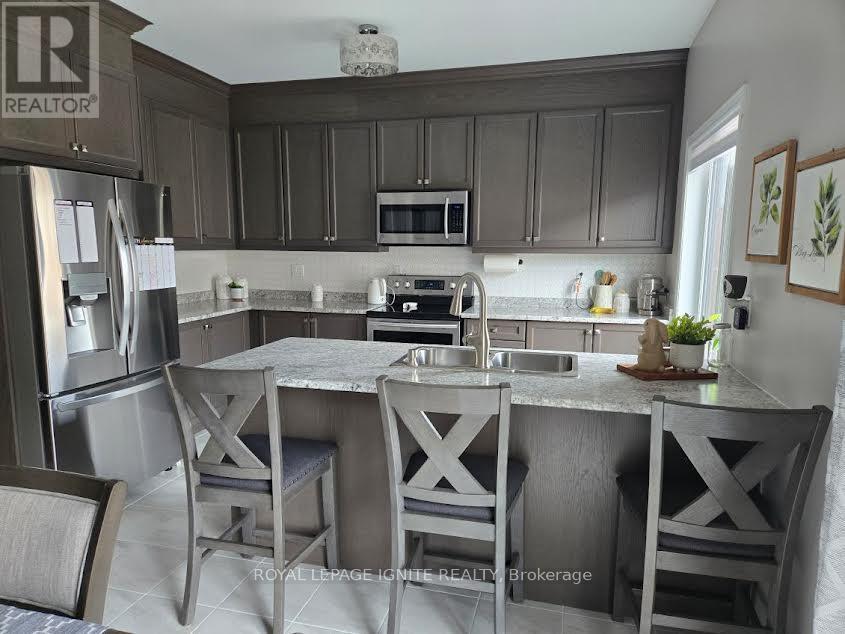 170 Gold Park Gate, Essa (Angus), Ontario  L3W 0B4 - Photo 4 - N12070314