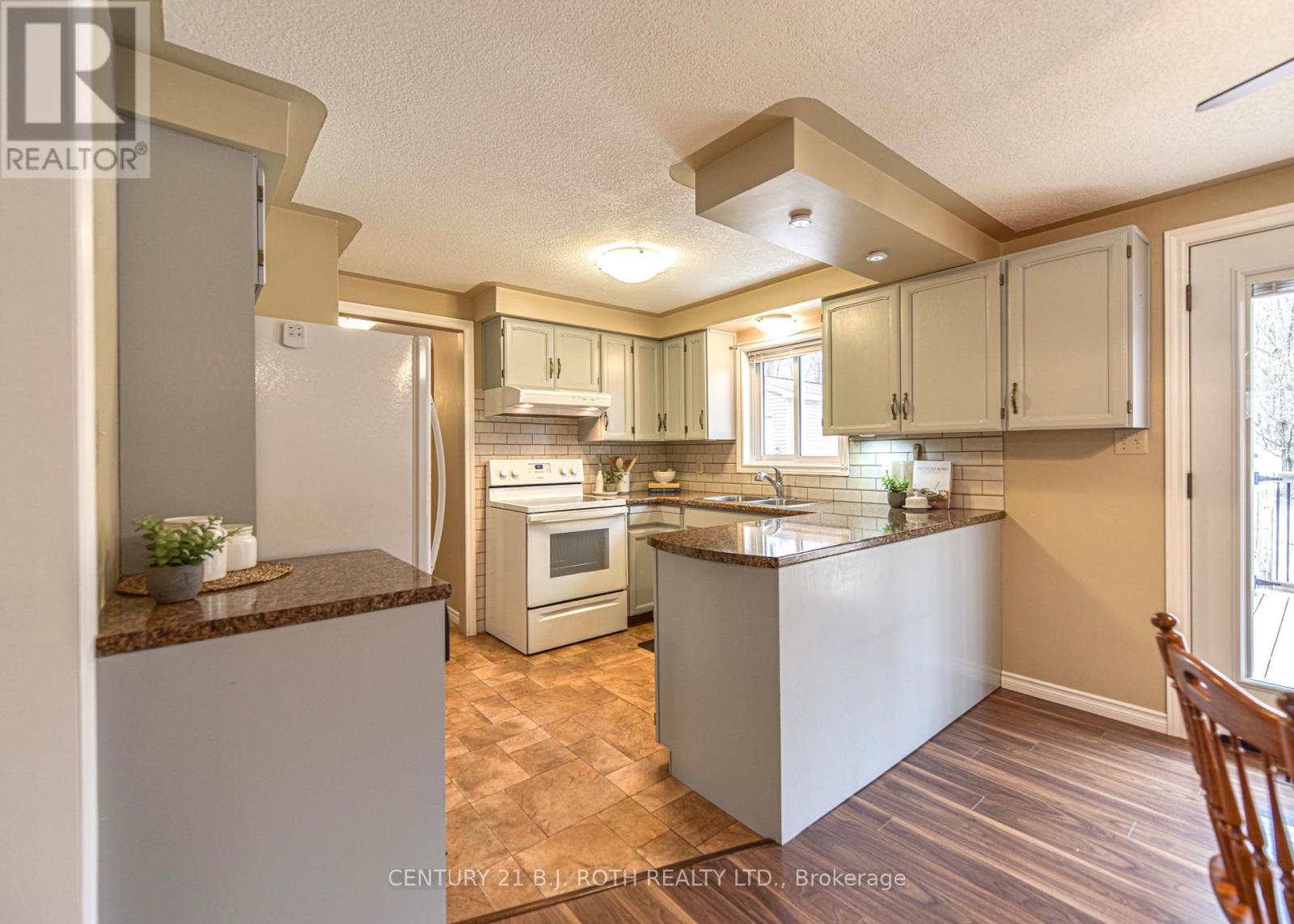 141 Bass Line, Oro-Medonte (Prices Corners), Ontario  L3V 0J9 - Photo 15 - S12138987