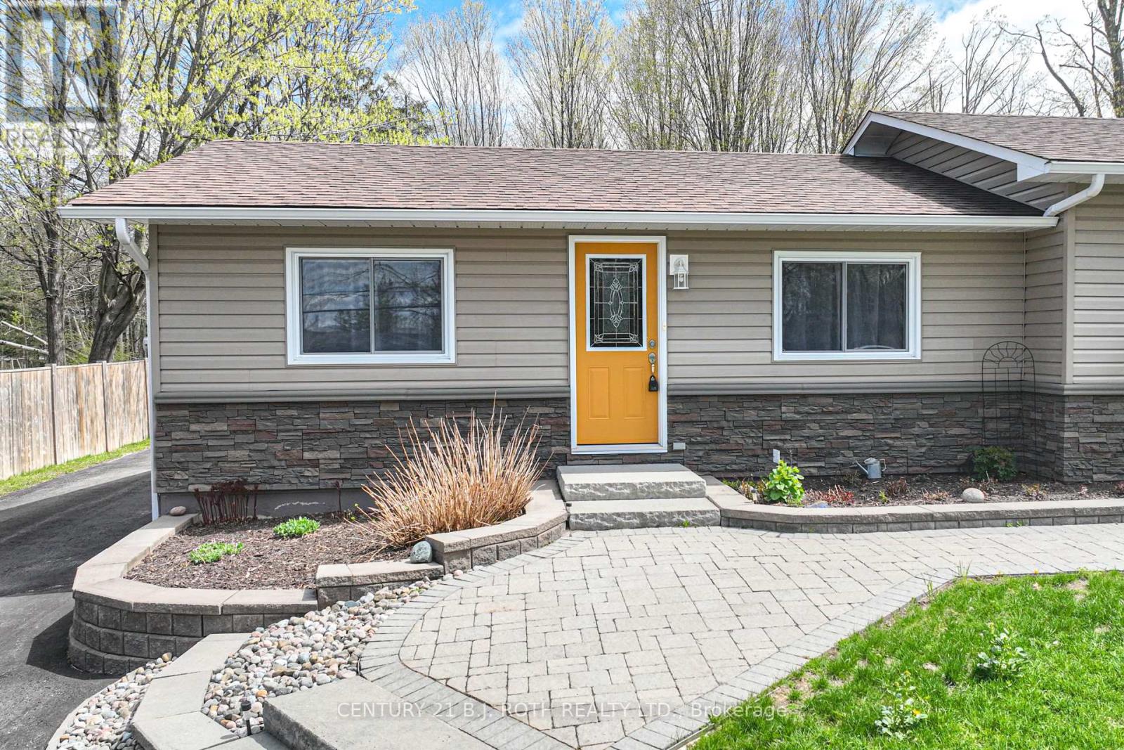 141 Bass Line, Oro-Medonte (Prices Corners), Ontario  L3V 0J9 - Photo 4 - S12138987