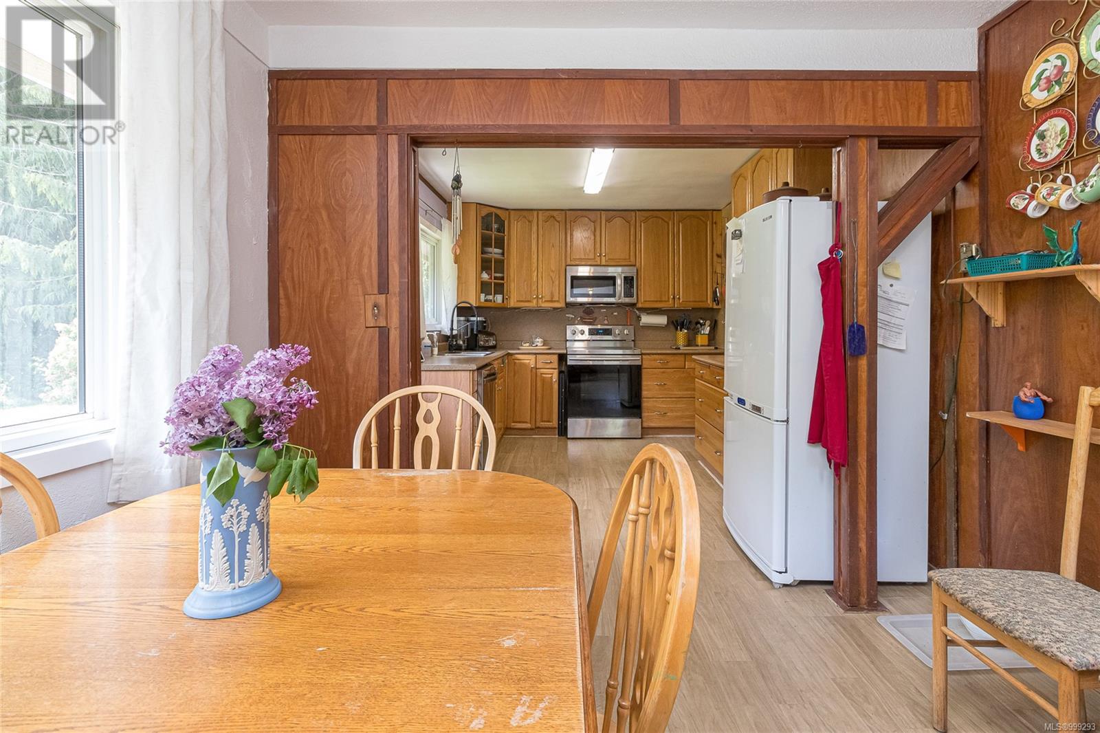 Property at 4720 Eales Rd image 3