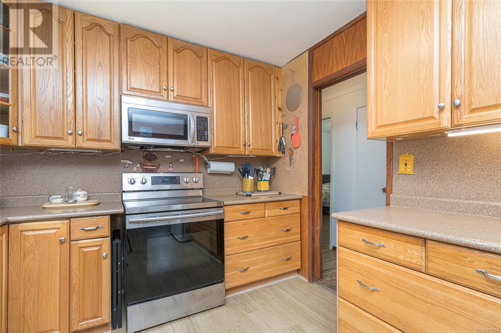 Property at 4720 Eales Rd image 5