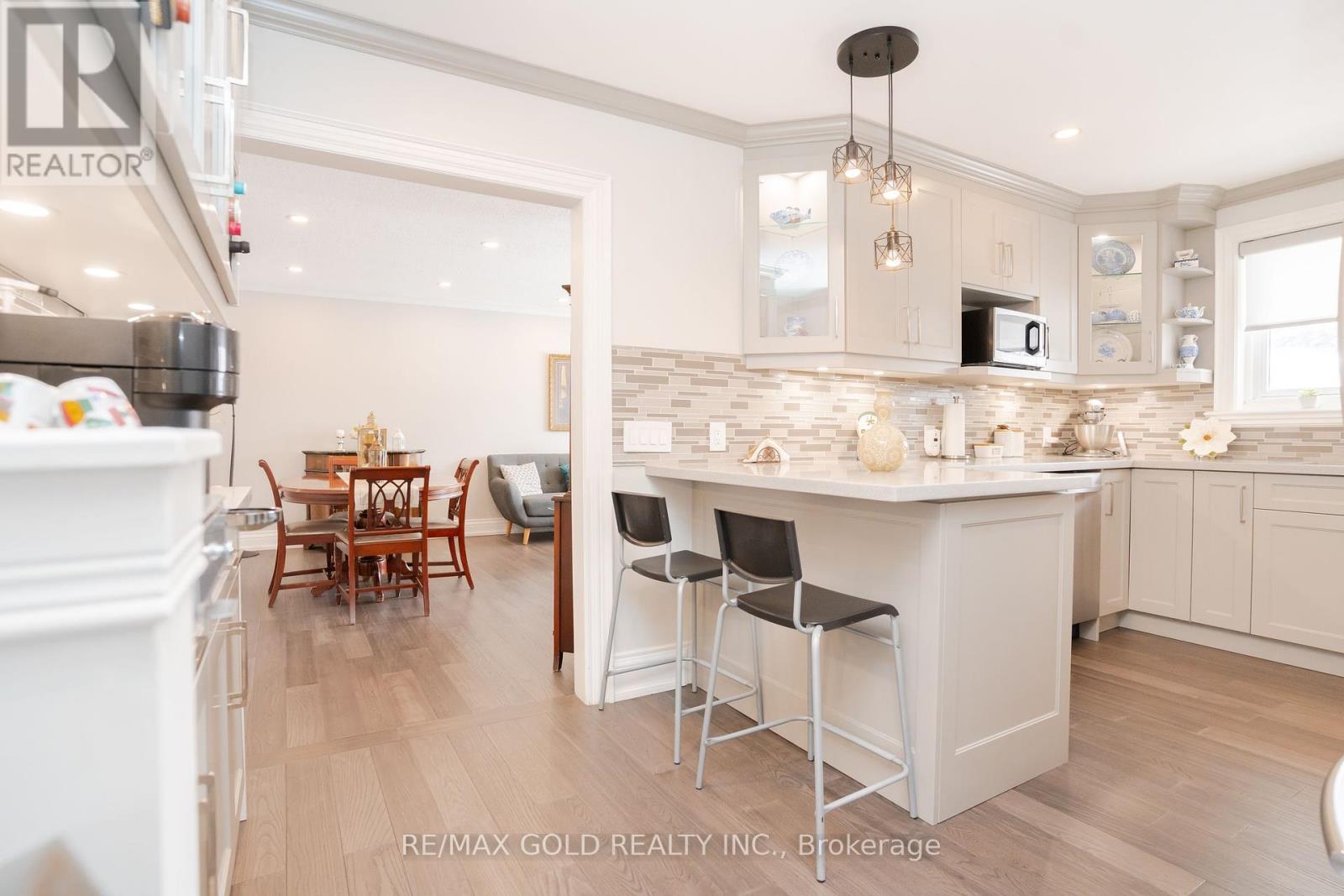 15 Castlemore Drive, Brampton, Ontario  L6W 2V9 - Photo 12 - W12139363