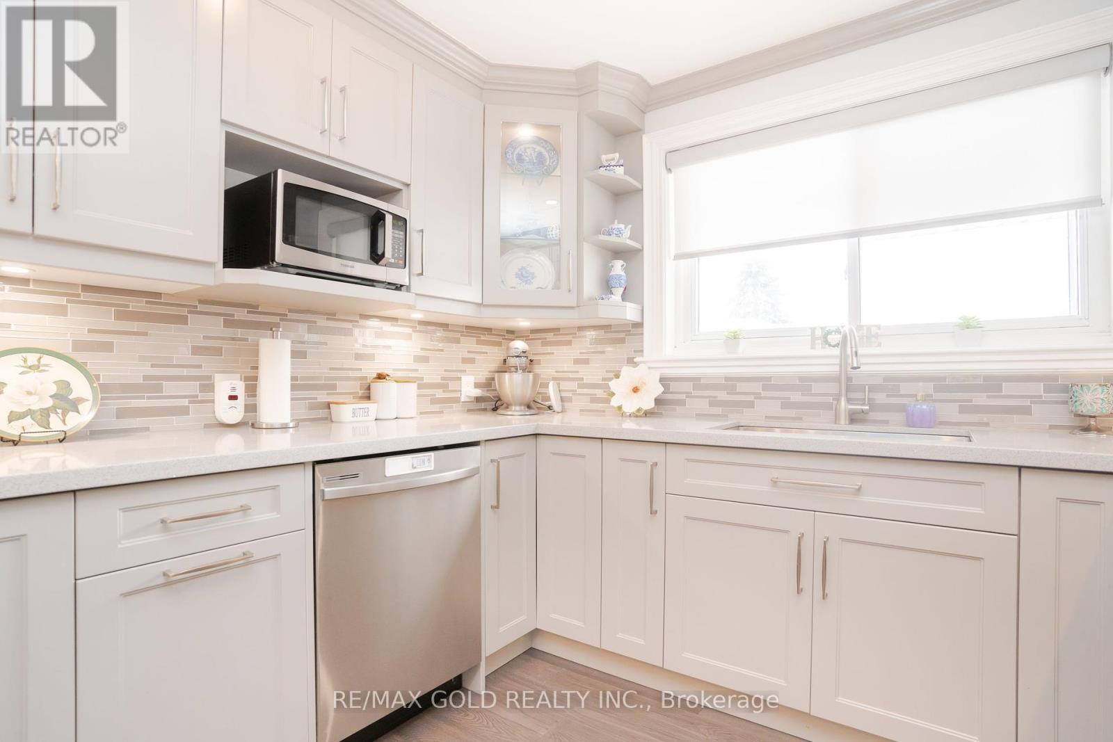 15 Castlemore Drive, Brampton, Ontario  L6W 2V9 - Photo 14 - W12139363