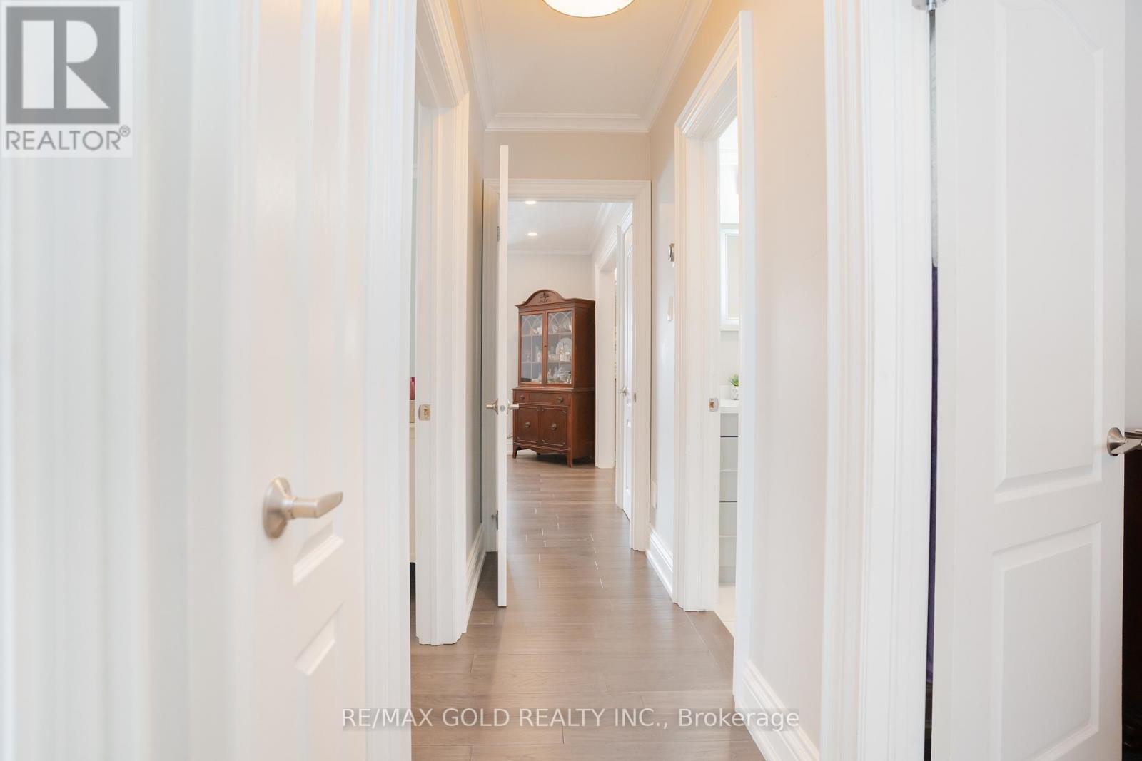 15 Castlemore Drive, Brampton, Ontario  L6W 2V9 - Photo 17 - W12139363