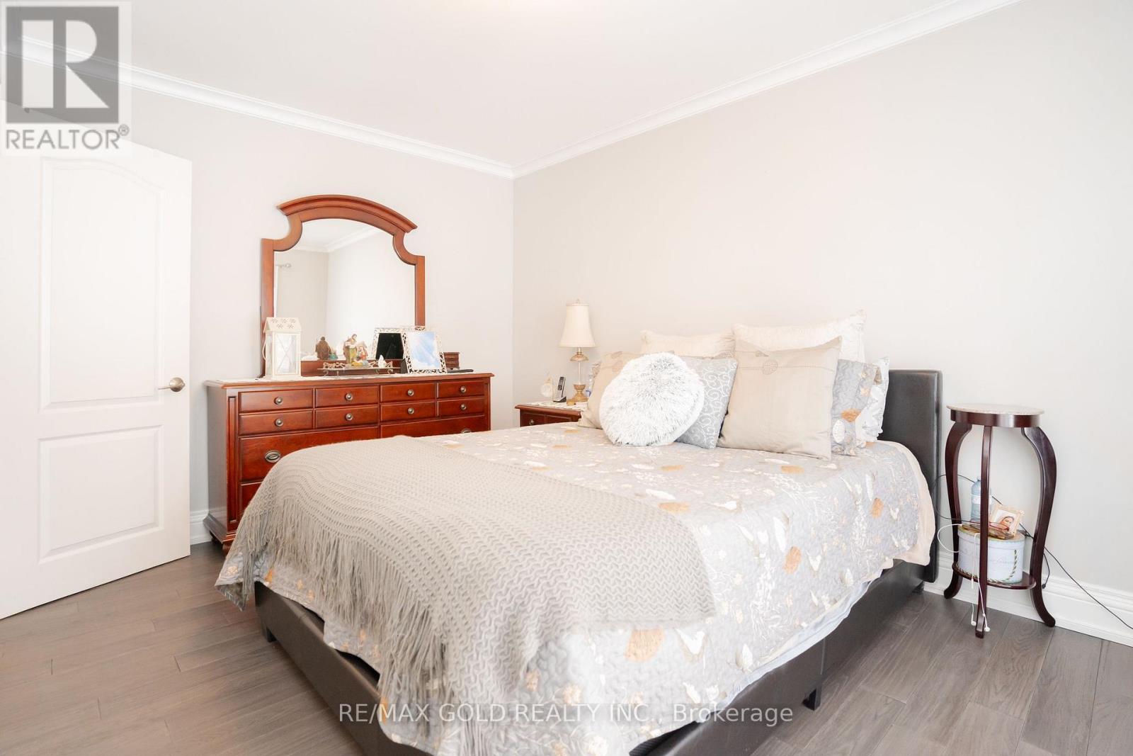15 Castlemore Drive, Brampton, Ontario  L6W 2V9 - Photo 19 - W12139363